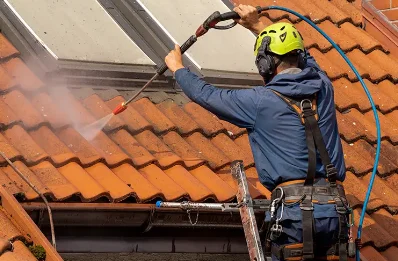 Démoussage et hydrofuge de toiture à Falicon
